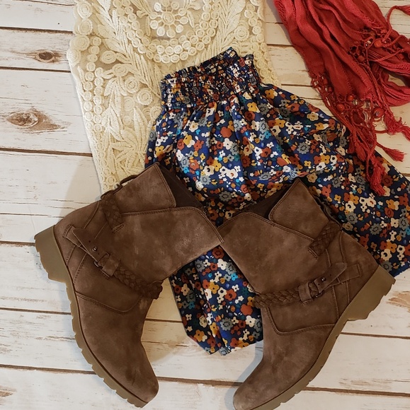 Teva Shoes - Teva De La Vina Suede Boot size 6.5